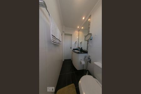 Casa de condomínio para alugar com 90m², 2 quartos e 3 vagasBanheiro da Suíte