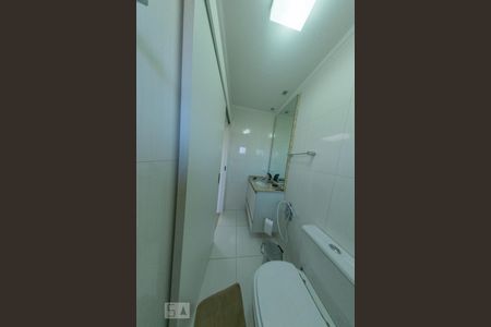 Casa de condomínio para alugar com 90m², 2 quartos e 3 vagasBanheiro