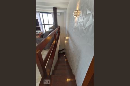 Apartamento à venda com 217m², 2 quartos e 2 vagasEscada