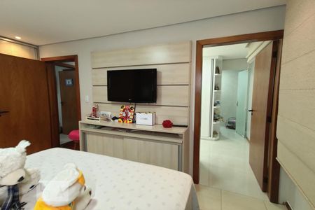 Apartamento à venda com 217m², 2 quartos e 2 vagasQuarto 2 suíte