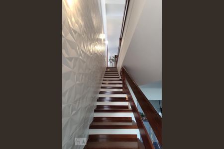 Apartamento à venda com 217m², 2 quartos e 2 vagasEscada