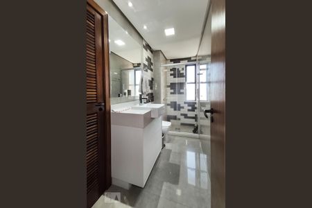 Apartamento à venda com 217m², 2 quartos e 2 vagasBanheiro 1