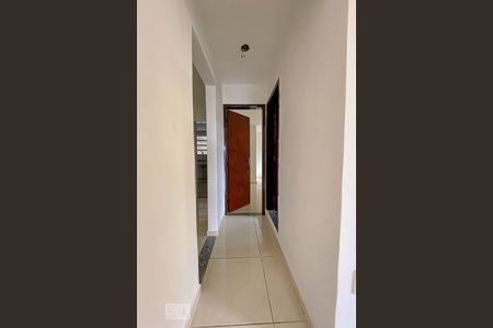 Corredor de casa para alugar com 2 quartos, 100m² em Irajá, Rio de Janeiro