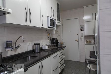Apartamento à venda com 84m², 3 quartos e 2 vagasCozinha