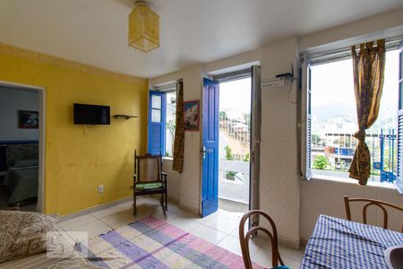 Sala de casa para alugar com 2 quartos, 90m² em Santa Teresa, Rio de Janeiro