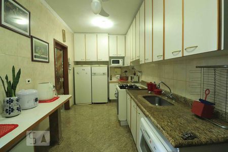 Casa para alugar com 400m², 3 quartos e 5 vagasCozinha