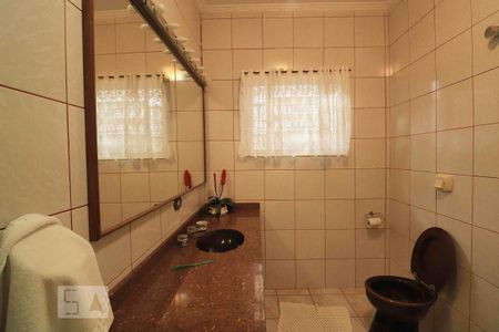 Casa para alugar com 400m², 3 quartos e 5 vagasBanheiro da Suíte 1