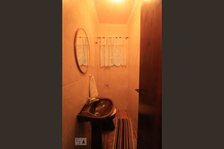 Casa para alugar com 400m², 3 quartos e 5 vagasBanheiro de Serviço