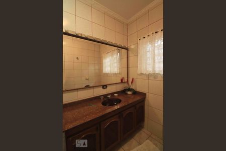 Casa para alugar com 400m², 3 quartos e 5 vagasBanheiro da Suíte 1