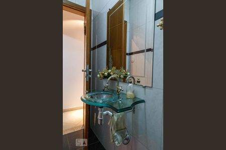 Casa à venda com 202m², 3 quartos e 3 vagasLavabo