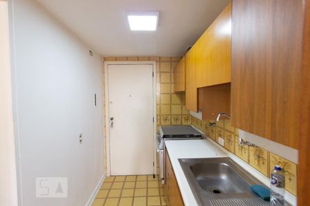 Cozinha de kitnet/studio à venda com 1 quarto, 28m² em Cerqueira César, São Paulo