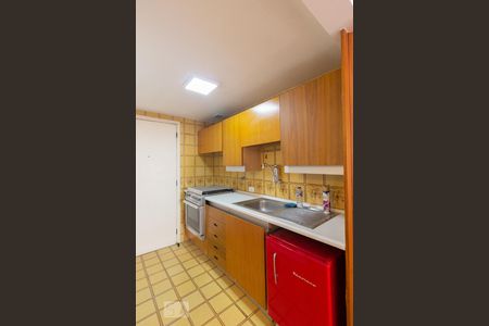 Cozinha de kitnet/studio à venda com 1 quarto, 28m² em Cerqueira César, São Paulo