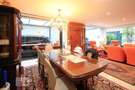 Casa à venda com 350m², 3 quartos e 4 vagasSala