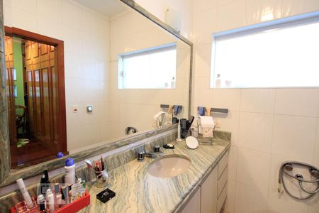 Casa à venda com 350m², 3 quartos e 4 vagasBanheiro 1