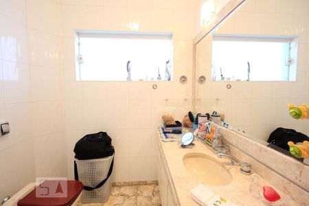Casa à venda com 350m², 3 quartos e 4 vagasBanheiro 2