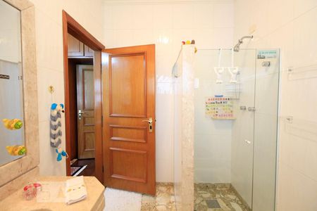 Casa à venda com 350m², 3 quartos e 4 vagasBanheiro 2