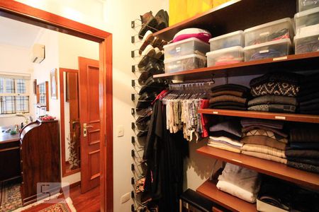 Casa à venda com 350m², 3 quartos e 4 vagasCloset