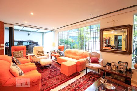 Sala de casa à venda com 3 quartos, 350m² em Planalto Paulista, São Paulo