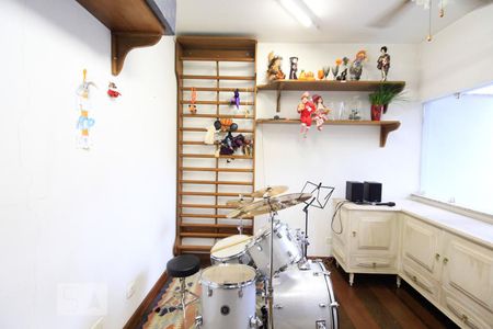 Casa à venda com 350m², 3 quartos e 4 vagasEdícula - Quarto 2