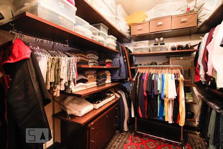 Casa à venda com 350m², 3 quartos e 4 vagasCloset