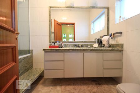 Casa à venda com 350m², 3 quartos e 4 vagasBanheiro 1