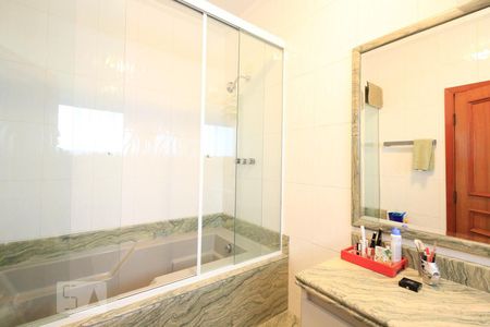 Casa à venda com 350m², 3 quartos e 4 vagasBanheiro 1