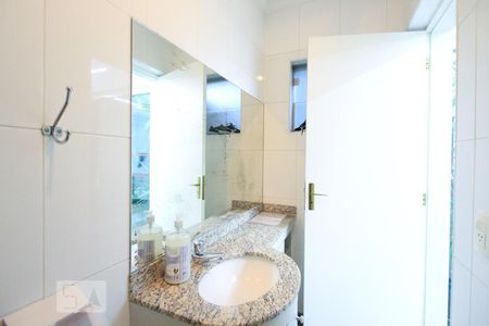 Casa à venda com 350m², 3 quartos e 4 vagasBanheiro de Serviço