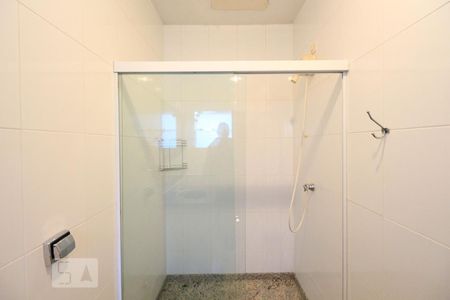 Casa à venda com 350m², 3 quartos e 4 vagasEdícula - Banheiro