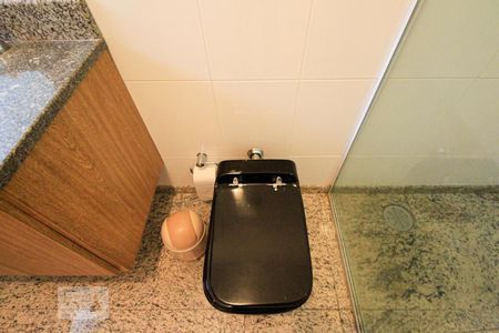 Casa à venda com 350m², 3 quartos e 4 vagasEdícula - Banheiro