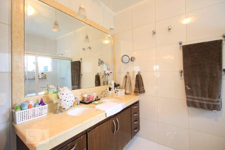 Casa à venda com 350m², 3 quartos e 4 vagasBanheiro 3