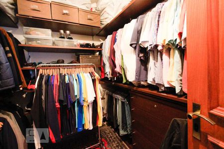 Casa à venda com 350m², 3 quartos e 4 vagasCloset