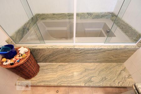 Casa à venda com 350m², 3 quartos e 4 vagasBanheiro 1