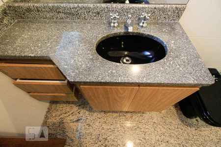 Casa à venda com 350m², 3 quartos e 4 vagasEdícula - Banheiro