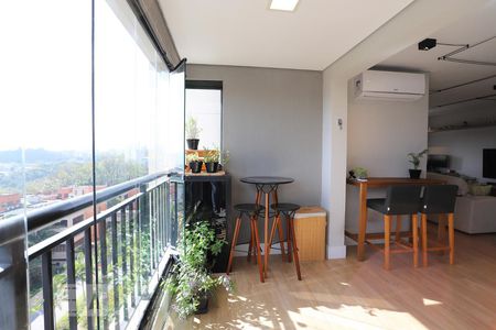 Sala de apartamento à venda com 2 quartos, 77m² em Alphaville Empresarial, Barueri