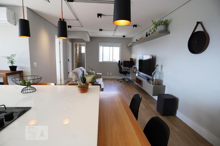 Sala de apartamento à venda com 2 quartos, 77m² em Alphaville Empresarial, Barueri