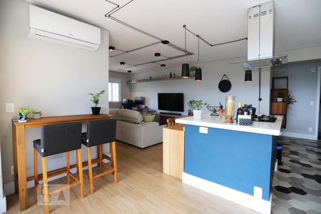 Sala de apartamento à venda com 2 quartos, 77m² em Alphaville Empresarial, Barueri