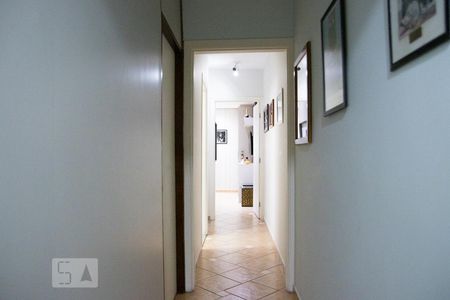 Casa à venda com 180m², 3 quartos e 2 vagasCorredor