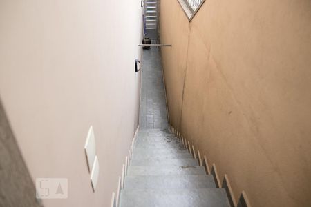Casa à venda com 180m², 3 quartos e 2 vagasEscadas