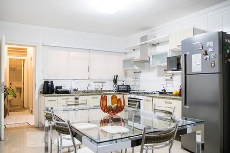 Casa à venda com 180m², 3 quartos e 2 vagasCozinha