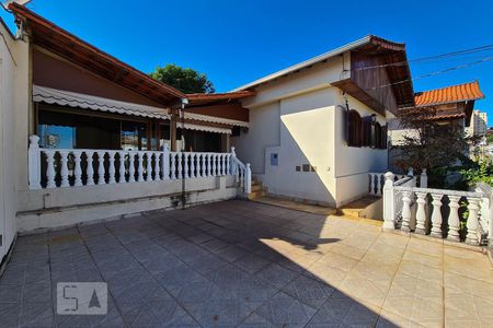 Casa à venda com 150m², 3 quartos e 2 vagas Casa à venda com 150m², 3 quartos e 2 vagasVaranda