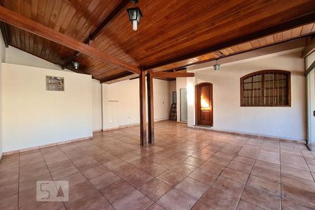 Casa à venda com 150m², 3 quartos e 2 vagas Casa à venda com 150m², 3 quartos e 2 vagasVaranda