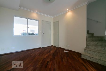 Sala de casa de condomínio para alugar com 3 quartos, 110m² em Sítio da Figueira, São Paulo