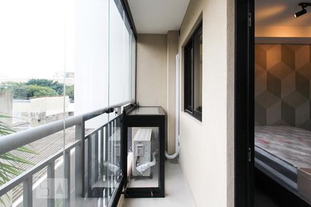 Varanda da Sala/Quarto  de kitnet/studio para alugar com 1 quarto, 26m² em Indianópolis, São Paulo