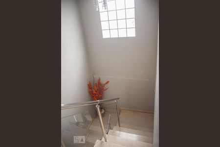 Escada segundo andar de casa à venda com 4 quartos, 140m² em Jardim Independência, São Paulo