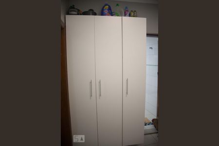 Casa à venda com 140m², 4 quartos e 2 vagasLavanderia