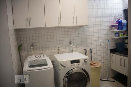 Casa à venda com 140m², 4 quartos e 2 vagasLavanderia