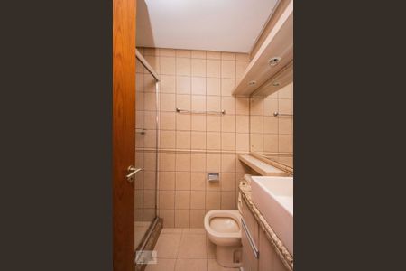 Banheiro  de apartamento para alugar com 1 quarto, 42m² em Bom Jesus, Porto Alegre