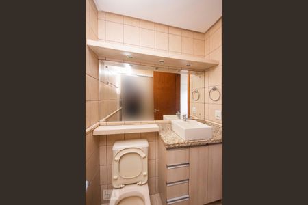 Banheiro  de apartamento para alugar com 1 quarto, 42m² em Bom Jesus, Porto Alegre