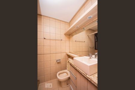Banheiro  de apartamento para alugar com 1 quarto, 42m² em Bom Jesus, Porto Alegre