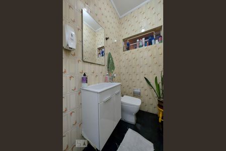 Casa à venda com 240m², 3 quartos e 2 vagasLavabo